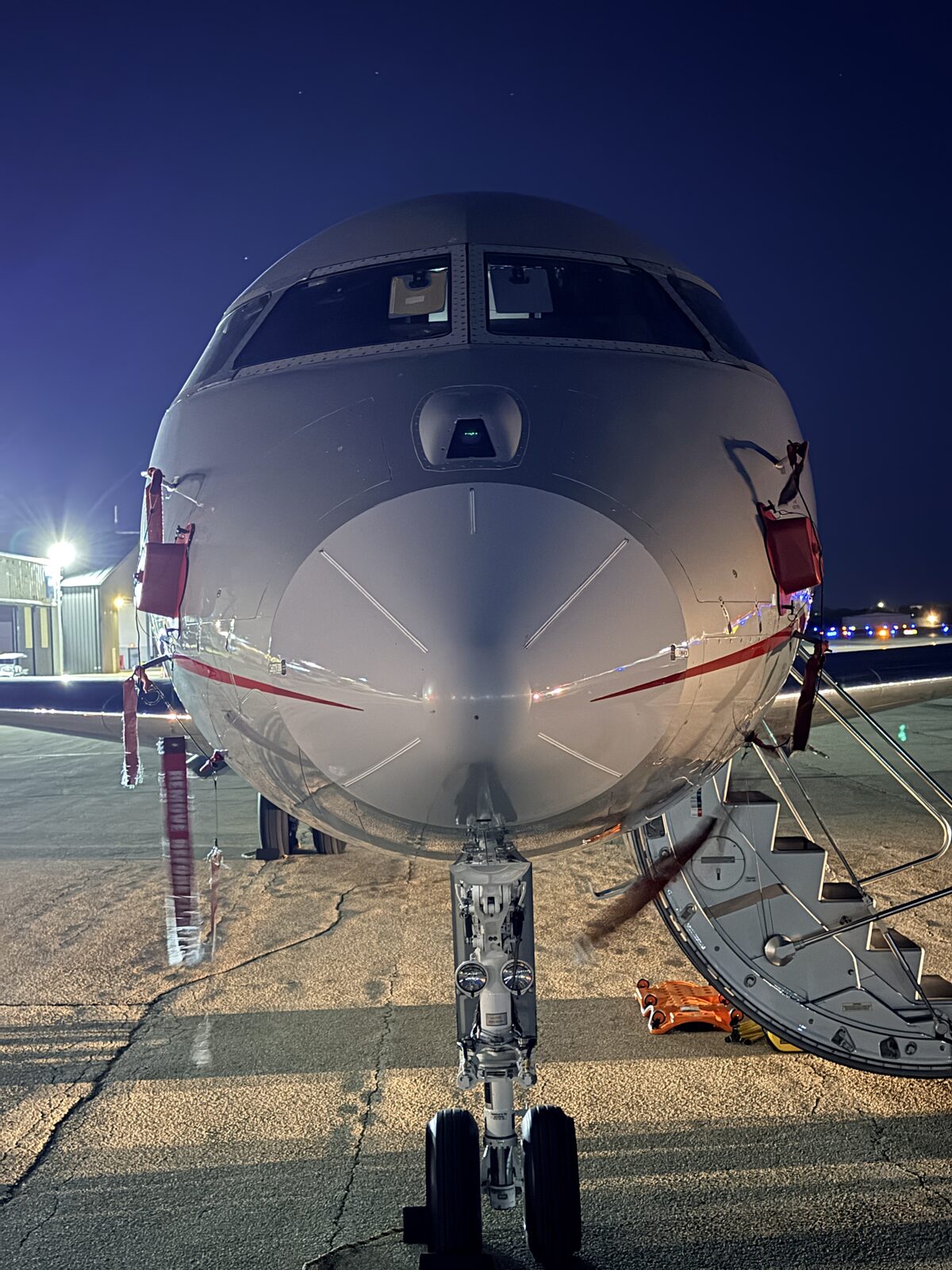 Bombardier Global 5000 detailing at Milwaukee Mitchell (MKE)